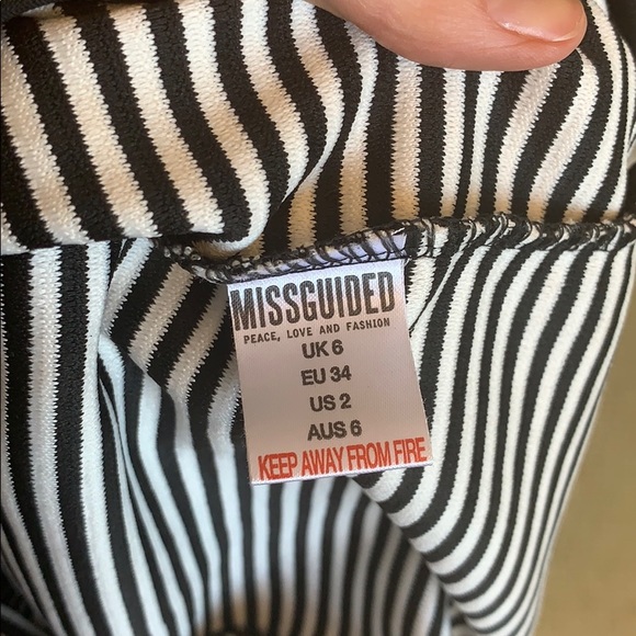 Striped V-neck dress - Picture 4 of 4